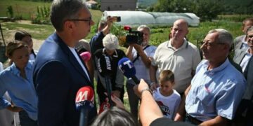 Vuçiq kërcënon me Washingtonin për Urën e Ibrit: “Nëse Evropa nuk e ndalon, do të telefonojmë atje”