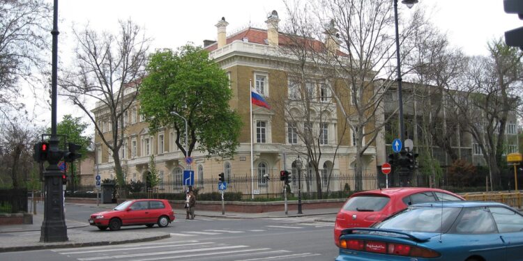Hungaria dëbon 10 diplomatë rusë mes shqetësimeve për spiunazh