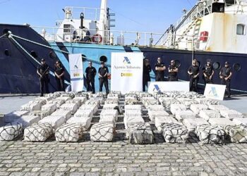 Kapet veliera me 2.1 tonë kokainë në Atlantik, arrestohet edhe një shqiptar
