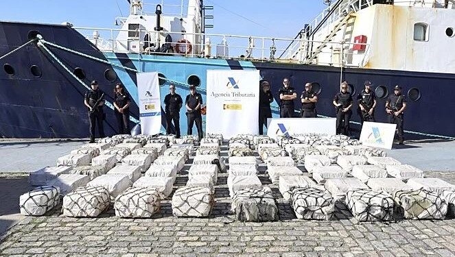Kapet veliera me 2.1 tonë kokainë në Atlantik, arrestohet edhe një shqiptar