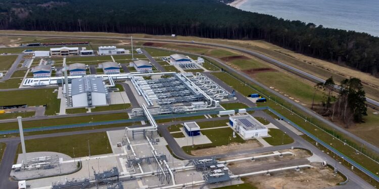 Auditorët e BE-së paralajmërojnë: Plani për shkëputjen nga energjia ruse po ngec