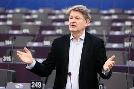 Eurodeputeti austriak kërkon pezullimin e negociatave me Serbinë: “Është kaluar vija e kuqe”