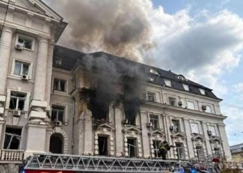 Droni rus godet selinë e SBU-së në Kiev, Zelensky paralajmëron kundërpërgjigje – Trump dërgon propozimin për paqe