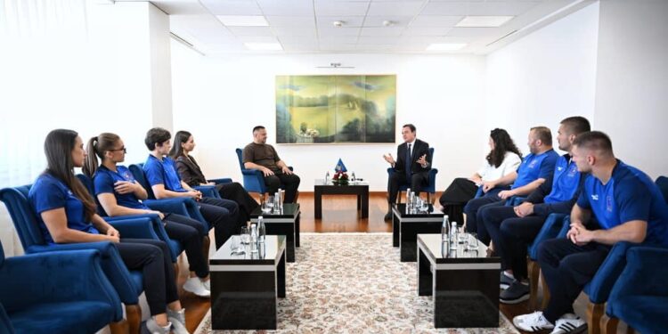 Kurti takon ekipin e xhudos: Synimi është Prishtina 2030