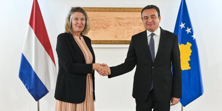 Kurti falënderon ambasadoren holandeze Karin Boven: Diskutuam për mbrojtjen, drejtësinë, energjinë dhe bujqësinë