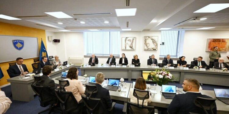 Kurti në mbledhjen e parë të Qeverisë: Jemi afër zgjidhjes së Presidentit, të mos shkojmë sërish në zgjedhje