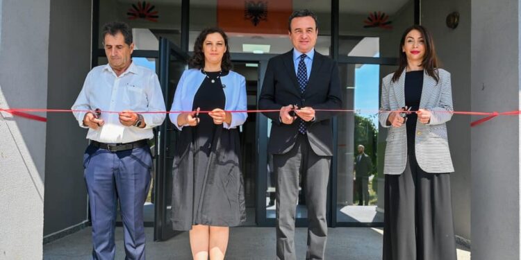 Përurohen investimet në efiçiencë të energjisë në shkollën “28 Nëntori” në Viti