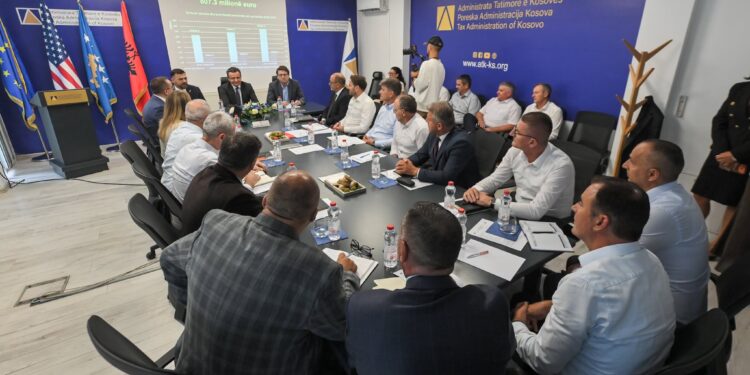 Kurti: Rreth 5,700 biznese më shumë dhe mbi 17 mijë punëtorë të deklaruar më shumë se vitin e kaluar