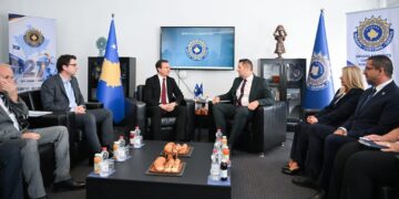 Kurti viziton Doganën e Kosovës: Të hyrat arrijnë në 1.347 miliardë euro