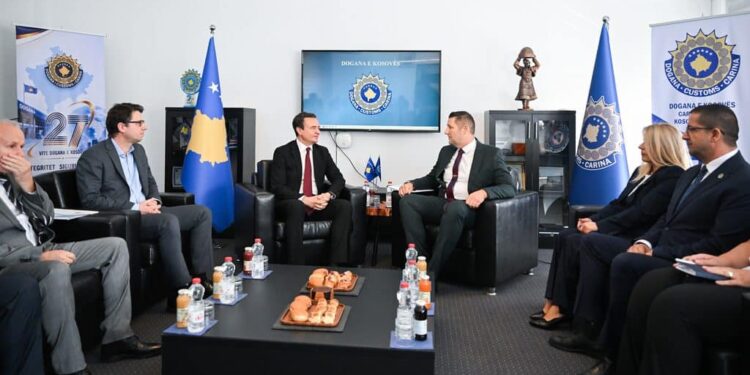 Kurti viziton Doganën e Kosovës: Të hyrat arrijnë në 1.347 miliardë euro