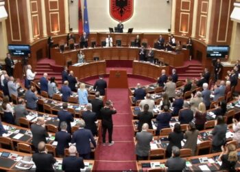 Kuvendi i Shqipërisë me deklaratë të përbashkët për dënimin e liderëve të UÇK-së: Një aktgjykim nuk mund të rishkruajë historinë