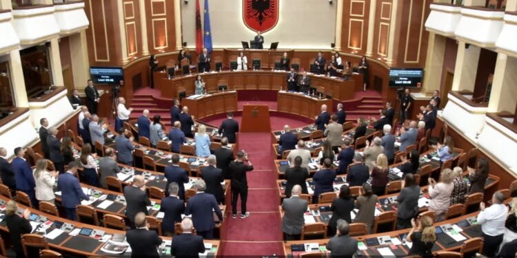 Kuvendi i Shqipërisë me deklaratë të përbashkët për dënimin e liderëve të UÇK-së: Një aktgjykim nuk mund të rishkruajë historinë