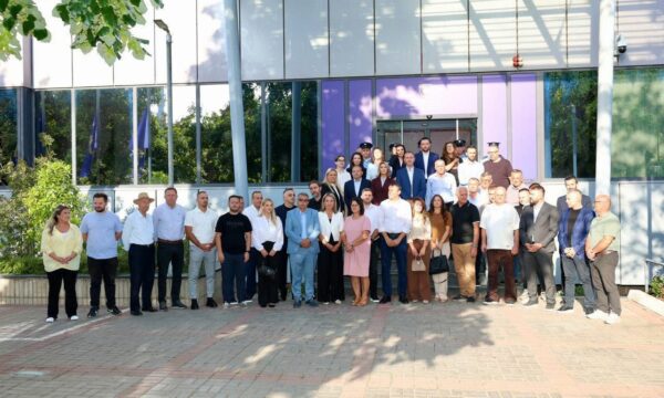 PDK dhe AAK i bëjnë thirrje partisë fituese: Kthehuni në Kuvend, ndaleni bllokadën institucionale
