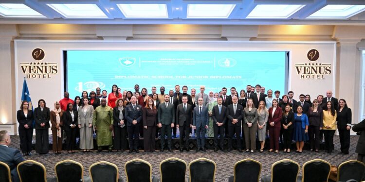Kurti hap Shkollën Diplomatike për Diplomatë të Rinj, marrin pjesë 49 diplomatë nga vende të ndryshme