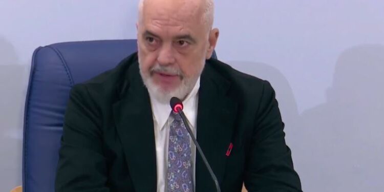 Rama viziton Ministrinë e Arsimit pas protestave në Tiranë: “Luftë hibride e organizuar nga duar të stërvitura”