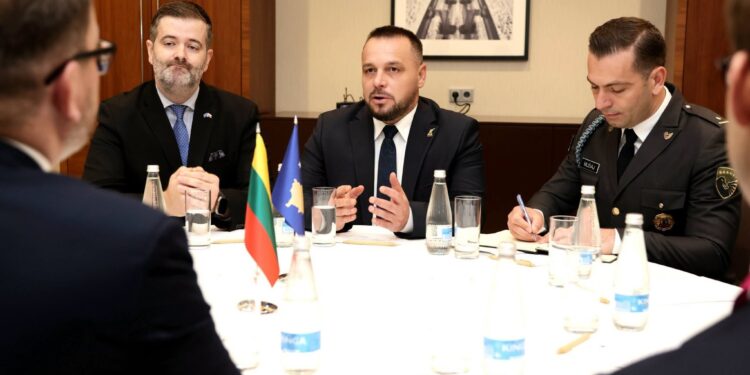 Kosova dhe Lituania diskutojnë thellimin e bashkëpunimit në mbrojtje