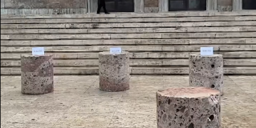 Rama kërkon sërish dialog me studentët, këtë herë vendos gurë betoni me mbishkrimin “Dialog”