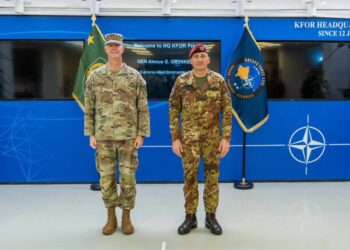 Komandanti suprem i NATO-s vizitoi KFOR-in, diskutohet optimizimi gradual i misionit në Kosovë