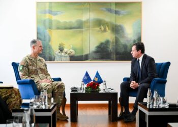 Kurti takohet me komandantin suprem të NATO-s në Evropë, flet për kapacitetet mbrojtëse të Kosovës