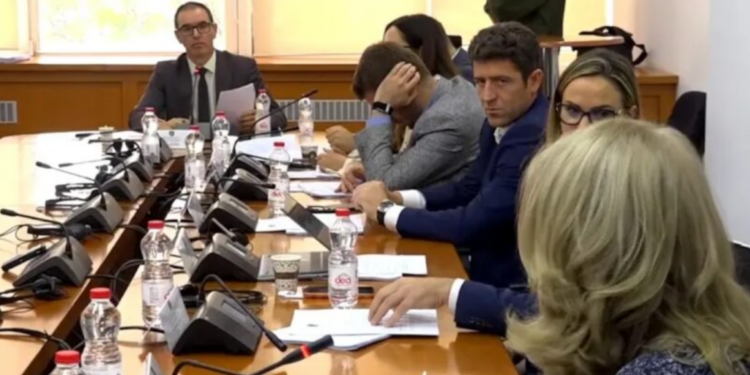 Dështon mbledhja e Komisionit për Buxhet pas debatit për projektligjin, Lushtaku dhe Haxhiu largohen nga salla