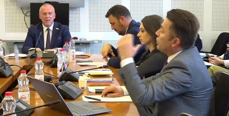 Përplasje në Kuvend për Byronë e Konfiskimit të Pasurisë, opozita alarmon: “Kjo është persekutim, jo hetim!”