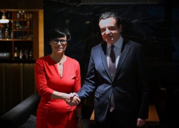 Kurti takohet me komisioneren Marta Kos: Kosova kërkon statusin e vendit kandidat në BE
