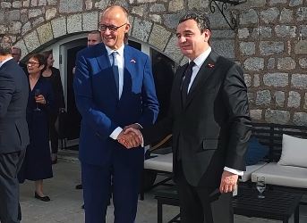 Kurti takohet me kancelarin Merz në Samitin e Procesit të Berlinit: Gjermania ka investuar 1.5 miliardë euro në Kosovë