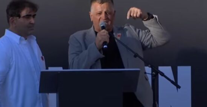 Nasim Haradinaj në protestë: “100 deputetëve u bëj thirrje për bashkim”