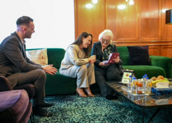 Presidentja Justina Shiroka-Pula viziton familjet e ish-krerëve të UÇK-së, shpreh solidaritet me ta
