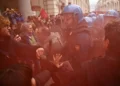 Protesta masive kundër qeverisë Meloni në mbi 50 qytete të Italisë, fermerët hedhin pleh në rrugët e Torinos