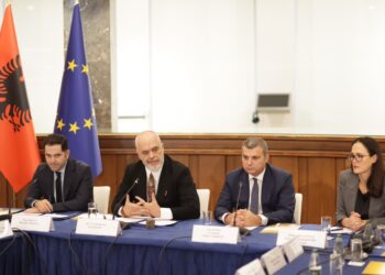 Rama pas sulmeve ndaj bankave në Tiranë: “As në vitin 1997 nuk u sulmua Banka e Shqipërisë”; Sejko garanton sigurinë e kursimeve
