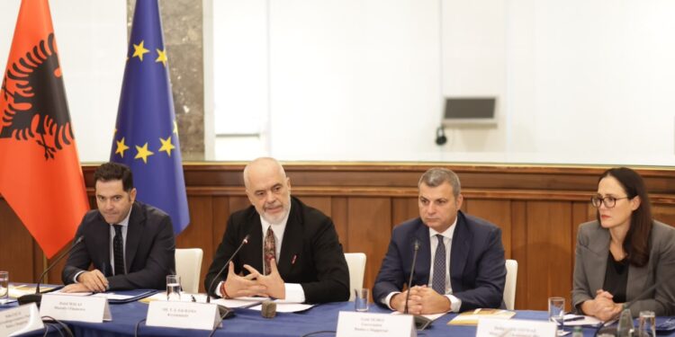 Rama pas sulmeve ndaj bankave në Tiranë: “As në vitin 1997 nuk u sulmua Banka e Shqipërisë”; Sejko garanton sigurinë e kursimeve