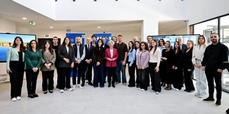 Kurti dhe von der Leyen vizitojnë objektin e ri të Fakultetit të Matematikës dhe Shkencave Natyrore