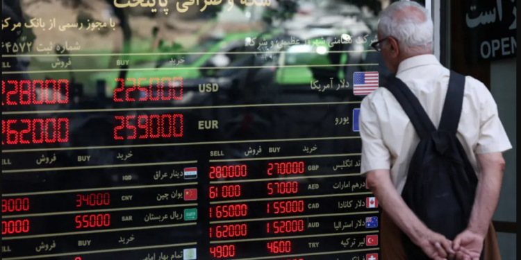 SHBA paralajmëron bankat e huaja: Sanksione nëse vazhdojnë transaksionet me Iranin
