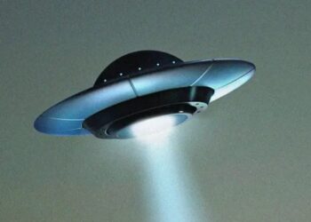“Trekëndëshi i zi” misterioz në dokumentet e reja për UFO-t: Agjentët amerikanë raportojnë objekt që fluturonte pa zhurmë