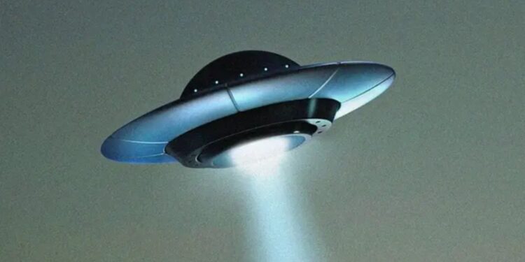 “Trekëndëshi i zi” misterioz në dokumentet e reja për UFO-t: Agjentët amerikanë raportojnë objekt që fluturonte pa zhurmë
