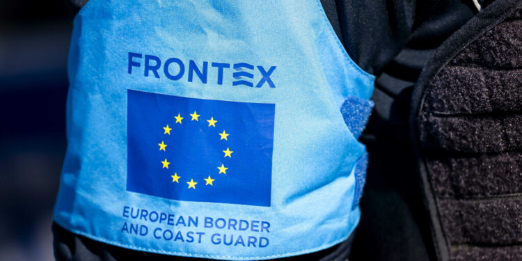 BE-ja përgatit kompetenca të reja për Frontex-in: Deportime edhe jashtë kufijve të unionit dhe reagim brenda 24 orëve