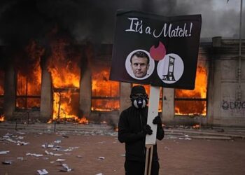 Francë, përshkallëzohen protestat kundër inflacionit: 400 të arrestuar, një protestues humb dorën