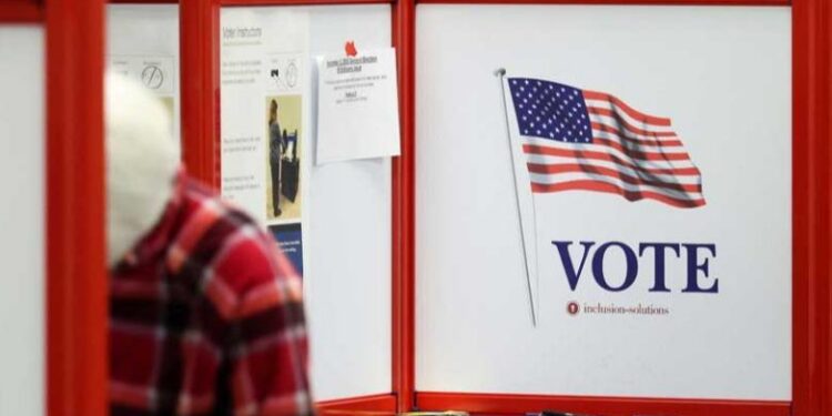 Zgjedhjet e 3 nëntorit në SHBA: Demokratët kryesojnë në sondazhe, Trump përballet me pakënaqësi në rritje